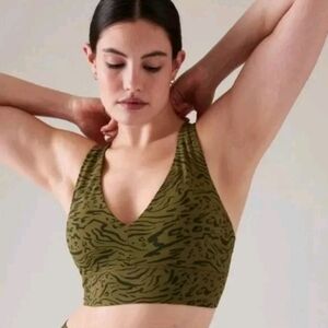 Athleta Transcend Plunge Bra A-C in Nina Animal Olive 🐆🫒